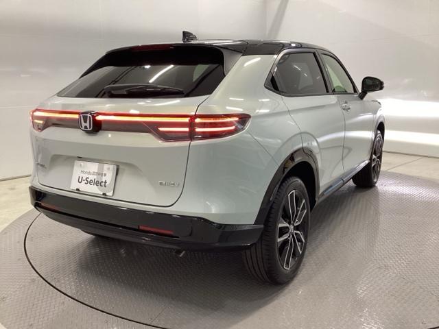 ヴェゼル e:HEVZ・PLaYパッケージ 電動リアゲート シートヒーター ETC オートクルーズコントロール アイドリングストップ LEDヘッド USB 電動テールゲート 衝突被害軽減システム リヤカメラ フルセグテレビ 横滑り防止装置(8枚目)