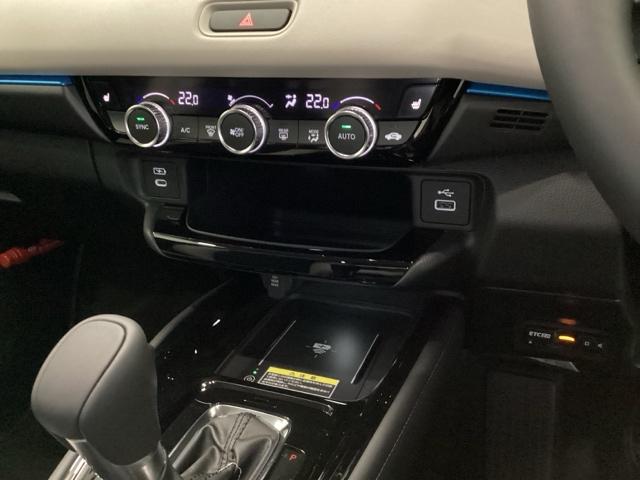 ヴェゼル e:HEVZ・PLaYパッケージ 電動リアゲート シートヒーター ETC オートクルーズコントロール アイドリングストップ LEDヘッド USB 電動テールゲート 衝突被害軽減システム リヤカメラ フルセグテレビ 横滑り防止装置(12枚目)