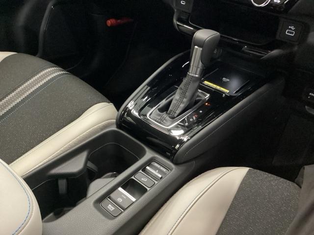 ヴェゼル e:HEVZ・PLaYパッケージ 電動リアゲート シートヒーター ETC オートクルーズコントロール アイドリングストップ LEDヘッド USB 電動テールゲート 衝突被害軽減システム リヤカメラ フルセグテレビ 横滑り防止装置(13枚目)