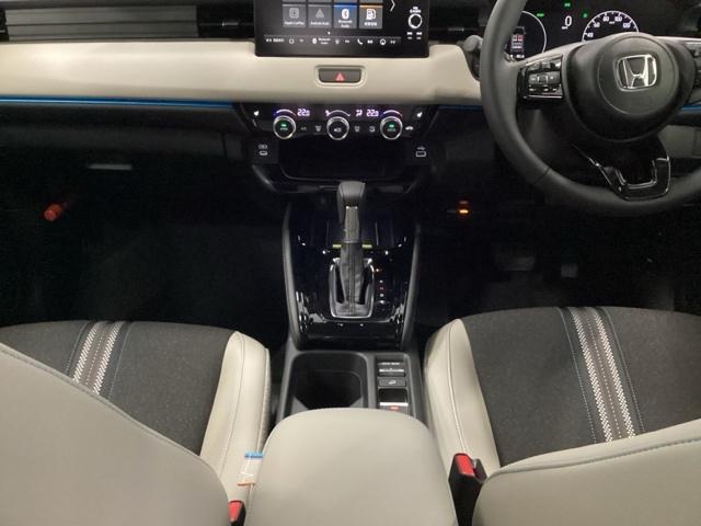 ヴェゼル e:HEVZ・PLaYパッケージ 電動リアゲート シートヒーター ETC オートクルーズコントロール アイドリングストップ LEDヘッド USB 電動テールゲート 衝突被害軽減システム リヤカメラ フルセグテレビ 横滑り防止装置(26枚目)