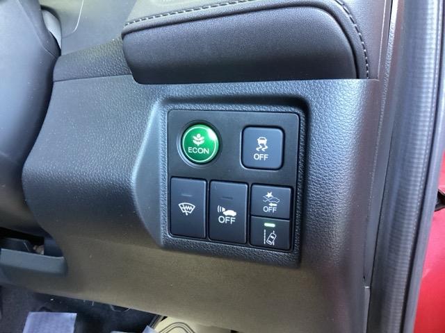 ＶＳＡ（横滑り抑制）は滑りやすい路面・カーブを走っている時に起こりがちな横滑りをコンピューター制御で抑制し、運転にゆとりをもたらします。