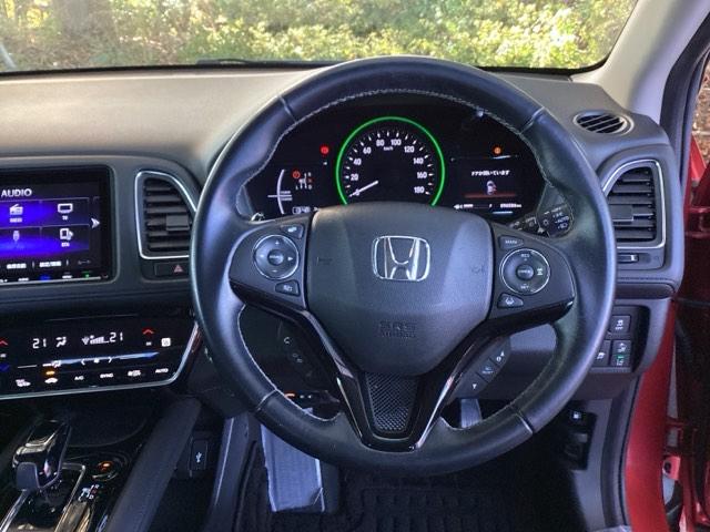 手になじむ感覚のステアリングです。さわり心地、デザイン性、操作性にこだわったアイテムです。