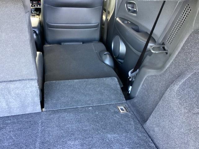 リアシートは簡単に倒すことができるので、ラゲッジルームも広がります。