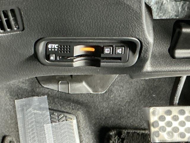 ヴェゼル ＲＳ・ホンダセンシング　ドラレコ　ナビ　Ｒカメラ　ブルートゥース　盗難防止　バックモニター　サイドエアバック　スマ－トキ－　シートヒータ　ＬＥＤライト　地デジＴＶ　ドライブレコーダー装着車　フルオートエアコン　整備記録簿（16枚目）