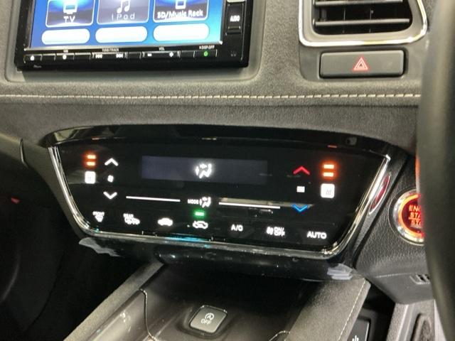 ヴェゼル ＲＳ・ホンダセンシング　ドラレコ　ナビ　Ｒカメラ　ブルートゥース　盗難防止　バックモニター　サイドエアバック　スマ－トキ－　シートヒータ　ＬＥＤライト　地デジＴＶ　ドライブレコーダー装着車　フルオートエアコン　整備記録簿（17枚目）