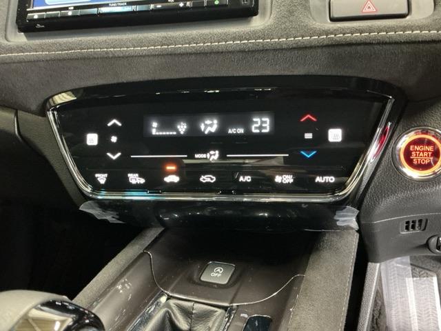ヴェゼル ＲＳ・ホンダセンシング　ドラレコ　ナビ　Ｒカメラ　ブルートゥース　盗難防止　バックモニター　サイドエアバック　スマ－トキ－　シートヒータ　ＬＥＤライト　地デジＴＶ　ドライブレコーダー装着車　フルオートエアコン　整備記録簿（18枚目）