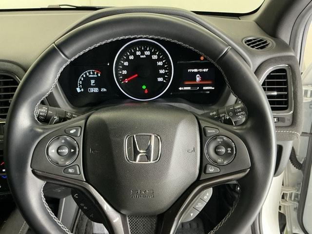 ヴェゼル ＲＳ・ホンダセンシング　ドラレコ　ナビ　Ｒカメラ　ブルートゥース　盗難防止　バックモニター　サイドエアバック　スマ－トキ－　シートヒータ　ＬＥＤライト　地デジＴＶ　ドライブレコーダー装着車　フルオートエアコン　整備記録簿（23枚目）