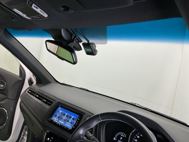 ヴェゼル ＲＳ・ホンダセンシング　ドラレコ　ナビ　Ｒカメラ　ブルートゥース　盗難防止　バックモニター　サイドエアバック　スマ－トキ－　シートヒータ　ＬＥＤライト　地デジＴＶ　ドライブレコーダー装着車　フルオートエアコン　整備記録簿（28枚目）