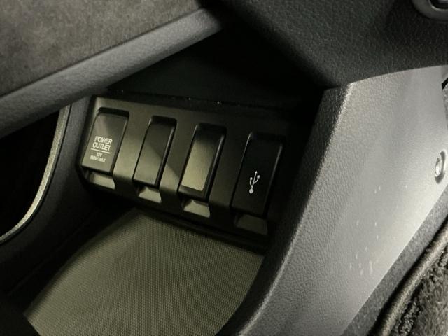 ヴェゼル ＲＳ・ホンダセンシング　ドラレコ　ナビ　Ｒカメラ　ブルートゥース　盗難防止　バックモニター　サイドエアバック　スマ－トキ－　シートヒータ　ＬＥＤライト　地デジＴＶ　ドライブレコーダー装着車　フルオートエアコン　整備記録簿（47枚目）
