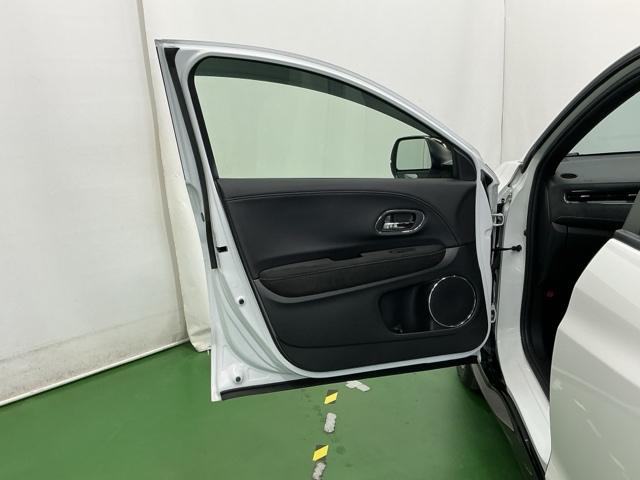 ヴェゼル ＲＳ・ホンダセンシング　ドラレコ　ナビ　Ｒカメラ　ブルートゥース　盗難防止　バックモニター　サイドエアバック　スマ－トキ－　シートヒータ　ＬＥＤライト　地デジＴＶ　ドライブレコーダー装着車　フルオートエアコン　整備記録簿（58枚目）