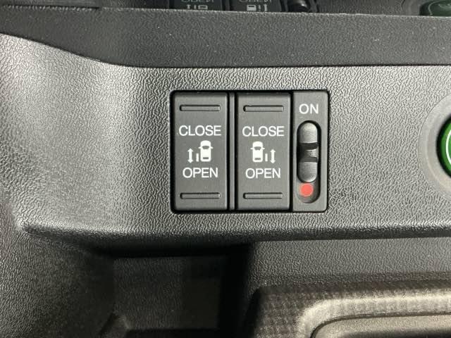 ステップワゴンスパーダ スパーダホンダセンシング　ドラレコ　ナビ　Ｒカメラ　ブルートゥース　盗難防止　助手席エアバッグ　Ｗパワスラ　記録簿有　地デジ　ＬＥＤライト　横滑り防止システム　オートエアコン　リアカメラ　ドライブレコーダー装着車　ＵＳＢ（23枚目）