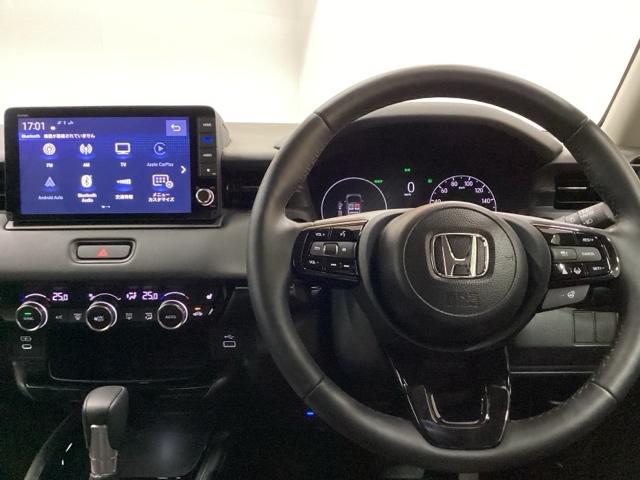 ヴェゼル ｅ：ＨＥＶＺ　シートヒーター　ドラレコ　ＥＴＣ　衝突回避支援ブレーキ機能　スマキ　Ｐトランク　フルオートエアコン　Ｄレコ　エアバッグ　両席エアバック　Ｒカメ　パワーウィンドウ　ＬＥＤランプ　ソナー　クルーズＣ（3枚目）