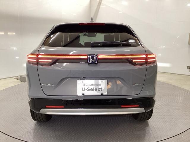 ヴェゼル ｅ：ＨＥＶＺ　シートヒーター　ドラレコ　ＥＴＣ　衝突回避支援ブレーキ機能　スマキ　Ｐトランク　フルオートエアコン　Ｄレコ　エアバッグ　両席エアバック　Ｒカメ　パワーウィンドウ　ＬＥＤランプ　ソナー　クルーズＣ（9枚目）