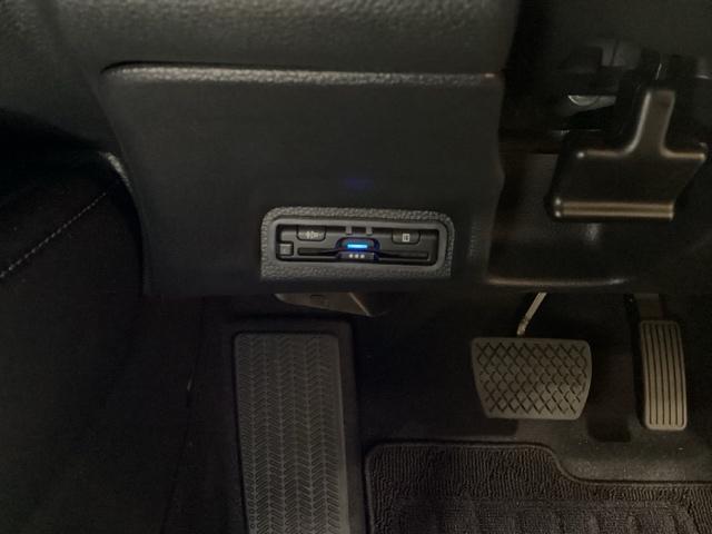 ヴェゼル ｅ：ＨＥＶＺ　シートヒーター　ドラレコ　ＥＴＣ　衝突回避支援ブレーキ機能　スマキ　Ｐトランク　フルオートエアコン　Ｄレコ　エアバッグ　両席エアバック　Ｒカメ　パワーウィンドウ　ＬＥＤランプ　ソナー　クルーズＣ（13枚目）