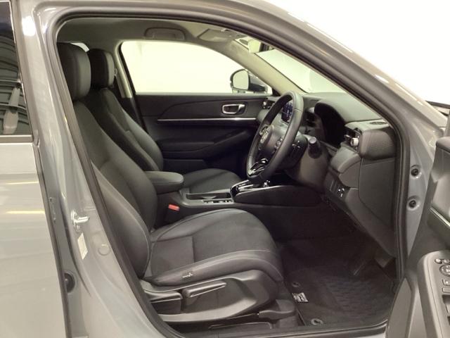 ヴェゼル ｅ：ＨＥＶＺ　シートヒーター　ドラレコ　ＥＴＣ　衝突回避支援ブレーキ機能　スマキ　Ｐトランク　フルオートエアコン　Ｄレコ　エアバッグ　両席エアバック　Ｒカメ　パワーウィンドウ　ＬＥＤランプ　ソナー　クルーズＣ（16枚目）