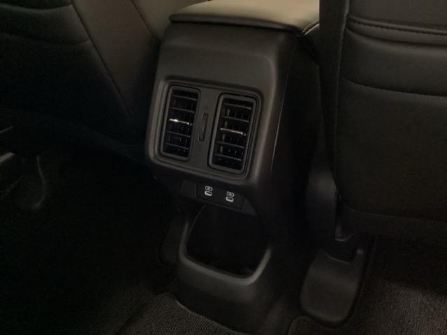 ヴェゼル ｅ：ＨＥＶＺ　シートヒーター　ドラレコ　ＥＴＣ　衝突回避支援ブレーキ機能　スマキ　Ｐトランク　フルオートエアコン　Ｄレコ　エアバッグ　両席エアバック　Ｒカメ　パワーウィンドウ　ＬＥＤランプ　ソナー　クルーズＣ（26枚目）