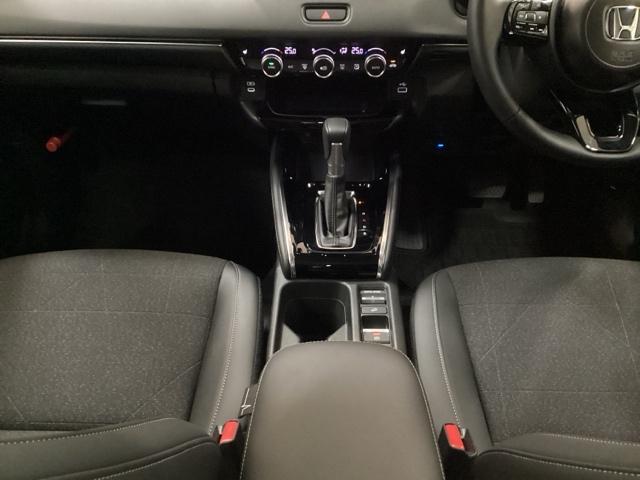 ヴェゼル ｅ：ＨＥＶＺ　シートヒーター　ドラレコ　ＥＴＣ　衝突回避支援ブレーキ機能　スマキ　Ｐトランク　フルオートエアコン　Ｄレコ　エアバッグ　両席エアバック　Ｒカメ　パワーウィンドウ　ＬＥＤランプ　ソナー　クルーズＣ（28枚目）