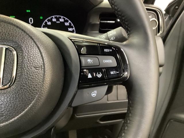 ヴェゼル ｅ：ＨＥＶＺ　シートヒーター　ドラレコ　ＥＴＣ　衝突回避支援ブレーキ機能　スマキ　Ｐトランク　フルオートエアコン　Ｄレコ　エアバッグ　両席エアバック　Ｒカメ　パワーウィンドウ　ＬＥＤランプ　ソナー　クルーズＣ（35枚目）