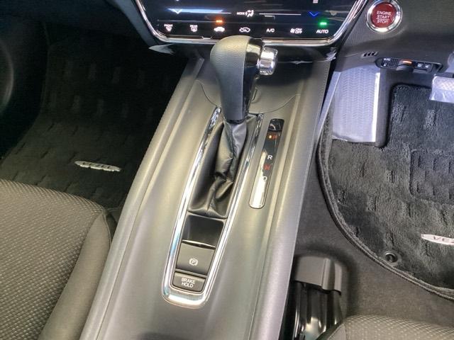 ヴェゼル Ｘ・ホンダセンシング　純正メモリーナビ　リアカメラ　ＥＴＣ　Ｒカメラ　Ｗエアバッグ　盗難防止　アクティブクルーズコントロール　オートエアコン　ＬＥＤランプ　衝突軽減ブレ－キ　パワステ　整備記録簿　カーテンエアバック　ＡＢＳ（13枚目）