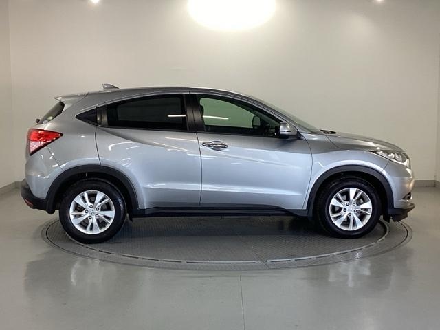 ヴェゼル Ｘ・ホンダセンシング　純正メモリーナビ　リアカメラ　ＥＴＣ　Ｒカメラ　Ｗエアバッグ　盗難防止　アクティブクルーズコントロール　オートエアコン　ＬＥＤランプ　衝突軽減ブレ－キ　パワステ　整備記録簿　カーテンエアバック　ＡＢＳ（32枚目）