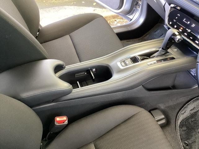 ヴェゼル Ｘ・ホンダセンシング　純正メモリーナビ　リアカメラ　ＥＴＣ　Ｒカメラ　Ｗエアバッグ　盗難防止　アクティブクルーズコントロール　オートエアコン　ＬＥＤランプ　衝突軽減ブレ－キ　パワステ　整備記録簿　カーテンエアバック　ＡＢＳ（40枚目）