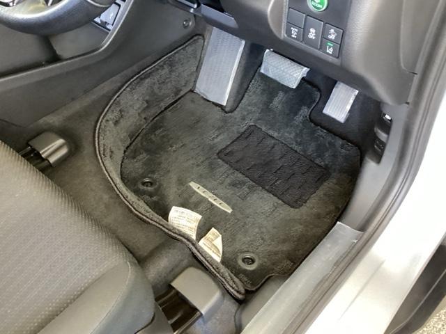 ヴェゼル Ｘ・ホンダセンシング　純正メモリーナビ　リアカメラ　ＥＴＣ　Ｒカメラ　Ｗエアバッグ　盗難防止　アクティブクルーズコントロール　オートエアコン　ＬＥＤランプ　衝突軽減ブレ－キ　パワステ　整備記録簿　カーテンエアバック　ＡＢＳ（51枚目）