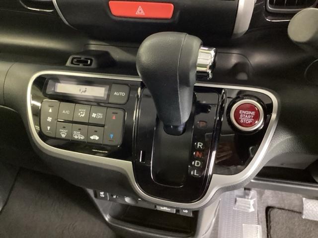 Ｎ－ＢＯＸカスタム ＧＳＳパッケージ　ナビ　Ｒカメラ　ブルートゥース　フルセグ　整備記録簿　スマ－トキ－　Ｂカメ　ＥＴＣ付き　エアコン　ＥＳＣ　Ａ－ＳＴＯＰ　盗難防止システム　パワーウィンドウ　運転席助手席エアバッグ　ＤＶＤ　ＡＢＳ（16枚目）