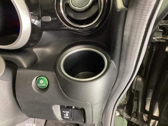 Ｎ－ＢＯＸカスタム ＧＳＳパッケージ　ナビ　Ｒカメラ　ブルートゥース　フルセグ　整備記録簿　スマ－トキ－　Ｂカメ　ＥＴＣ付き　エアコン　ＥＳＣ　Ａ－ＳＴＯＰ　盗難防止システム　パワーウィンドウ　運転席助手席エアバッグ　ＤＶＤ　ＡＢＳ（17枚目）