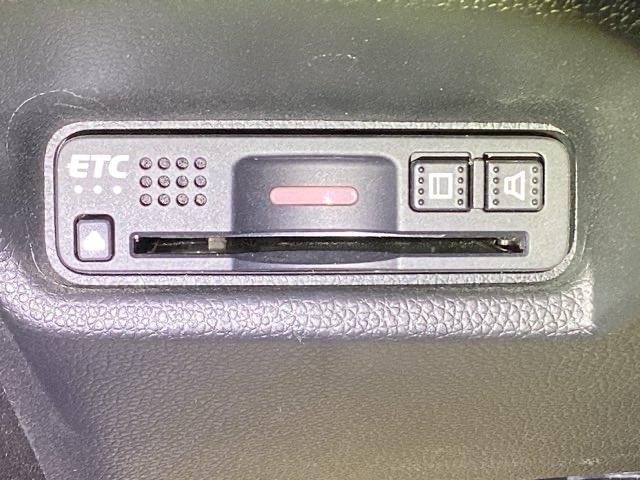 フィット １３Ｇ・Ｌホンダセンシング　ナビ　Ｒカメラ　ブルートゥース　フルセグ　ＥＴＣ車載器　ＤＶＤ再生可　サイドカーテンエアバック　ＵＳＢ　リアカメラ　エアバック　パワーウインドウ　記録簿　キーフリーシステム　ＬＥＤライト　ＶＳＡ（12枚目）
