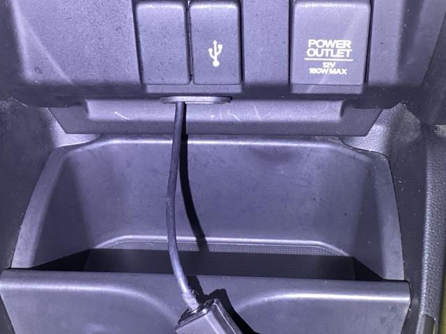 フィット １３Ｇ・Ｌホンダセンシング　ナビ　Ｒカメラ　ブルートゥース　フルセグ　ＥＴＣ車載器　ＤＶＤ再生可　サイドカーテンエアバック　ＵＳＢ　リアカメラ　エアバック　パワーウインドウ　記録簿　キーフリーシステム　ＬＥＤライト　ＶＳＡ（15枚目）