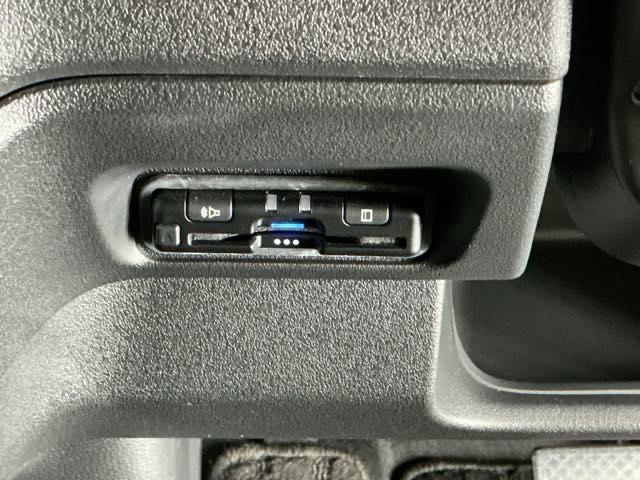 N-BOXカスタム ベースグレード ドラレコ ナビ Rカメラ ブルートゥース USB接続 CMBS Dレコ ベンチシート オートエアコン スマートキ LED 盗難防止装置 クルコン ETC バックカメラ フルセグTV パワーステアリング(15枚目)