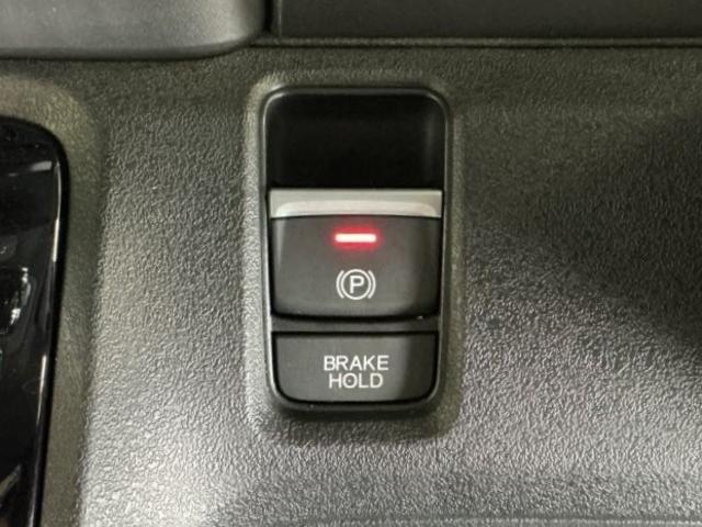 N-BOXカスタム ベースグレード ドラレコ ナビ Rカメラ ブルートゥース USB接続 CMBS Dレコ ベンチシート オートエアコン スマートキ LED 盗難防止装置 クルコン ETC バックカメラ フルセグTV パワーステアリング(18枚目)