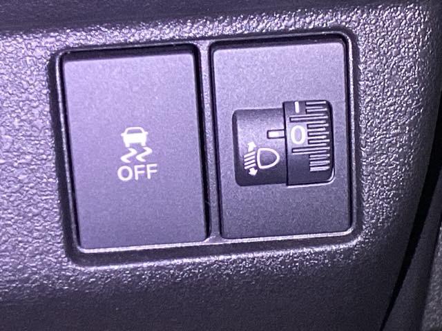 N-BOXカスタム ベースグレード リアカメラ ETC シートヒーター W電動ドア CMBS ベンチシート オートエアコン スマートキ LED 盗難防止装置 クルコン バックカメラ フルセグTV パワーステアリング エアバッグ ESC(32枚目)