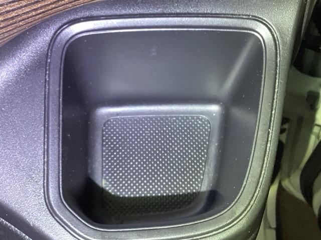 フリード+ハイブリッド ハイブリッド・クロスター 両側電動スライドドア シートヒーター シ-トヒ-タ- Rカメラ VSA クルコン LEDライト サイドカーテンエアバック フルセグTV フルオートエアコン スマ-トキ- 衝突軽減 USB接続 ETC(28枚目)