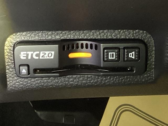 ヴェゼル ｅ：ＨＥＶＰＬａＹ　メモリーナビ　ＥＴＣ　リアカメラ　衝突被害軽減ブレーキ　カーテンエアバッグ　盗難防止装置　アイドルストップ　ＡＢＳ　ＥＳＣ　フルオートエアコン　シートヒータ　エアバッグ　ＬＥＤヘッドライト　スマキー（15枚目）