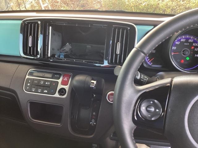 N-ONE プレミアム スマートキー HIDヘッドライト 運転席エアバック 横滑防止 イモビライザー 助手席エアバック パワーステ フルオートエアコン スマ-トキ- キーレス サイドエアバック ABS アイドリング ベンチ席(2枚目)