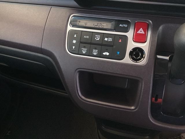 N-ONE プレミアム スマートキー HIDヘッドライト 運転席エアバック 横滑防止 イモビライザー 助手席エアバック パワーステ フルオートエアコン スマ-トキ- キーレス サイドエアバック ABS アイドリング ベンチ席(11枚目)