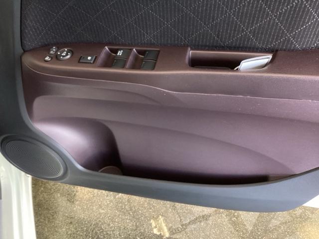 N-ONE プレミアム スマートキー HIDヘッドライト 運転席エアバック 横滑防止 イモビライザー 助手席エアバック パワーステ フルオートエアコン スマ-トキ- キーレス サイドエアバック ABS アイドリング ベンチ席(48枚目)