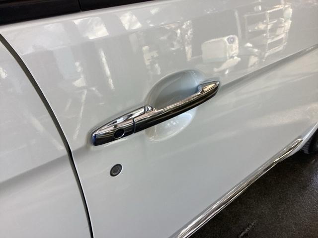 N-ONE プレミアム スマートキー HIDヘッドライト 運転席エアバック 横滑防止 イモビライザー 助手席エアバック パワーステ フルオートエアコン スマ-トキ- キーレス サイドエアバック ABS アイドリング ベンチ席(52枚目)