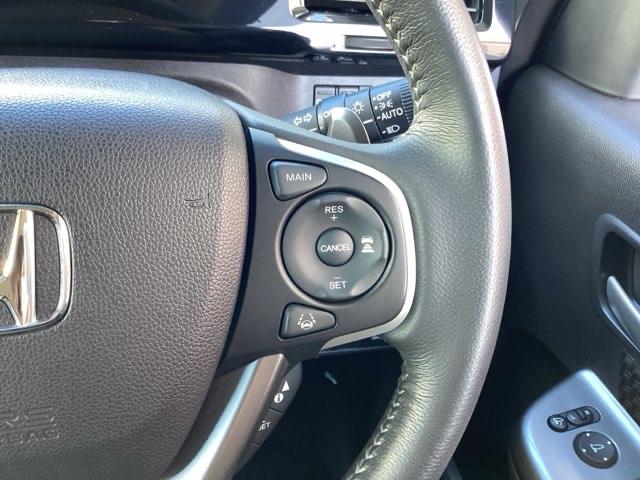 �z���_�Z���V���O�̑��암�́A�X�e�A�����O�̉E���ɔz�u����Ă��܂�