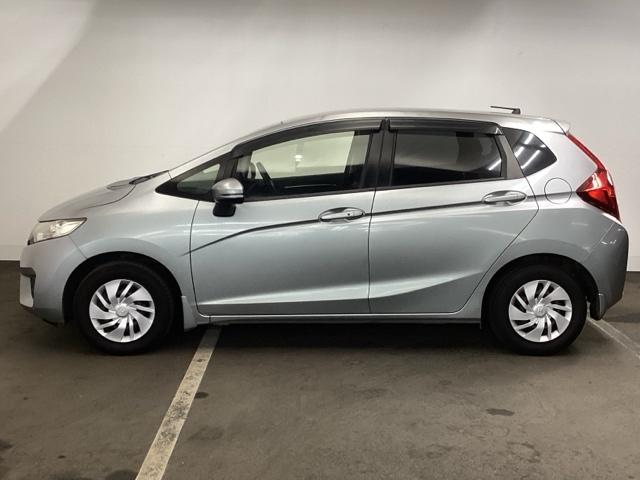 フィット １３Ｇ・Ｌパッケージ　メモリーナビ　リアカメラ　ＥＴＣ　軽減ブレーキ　Ｂカメ　Ｓキー　フルセグ　フルオートエアコン　ナビＴＶ　リモコンキー　サイドＳＲＳ　横滑り防止機能　エアバック　アイスト　パワーウィンド　Ｗエアバッグ（7枚目）