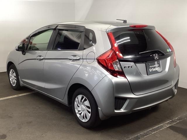 フィット １３Ｇ・Ｌパッケージ　メモリーナビ　リアカメラ　ＥＴＣ　軽減ブレーキ　Ｂカメ　Ｓキー　フルセグ　フルオートエアコン　ナビＴＶ　リモコンキー　サイドＳＲＳ　横滑り防止機能　エアバック　アイスト　パワーウィンド　Ｗエアバッグ（8枚目）