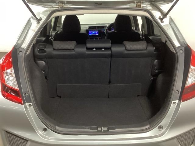 フィット １３Ｇ・Ｌパッケージ　メモリーナビ　リアカメラ　ＥＴＣ　軽減ブレーキ　Ｂカメ　Ｓキー　フルセグ　フルオートエアコン　ナビＴＶ　リモコンキー　サイドＳＲＳ　横滑り防止機能　エアバック　アイスト　パワーウィンド　Ｗエアバッグ（10枚目）