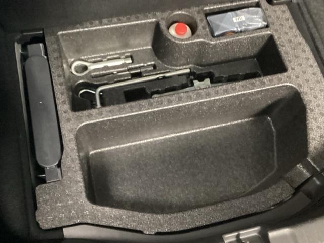 フィット １３Ｇ・Ｌパッケージ　メモリーナビ　リアカメラ　ＥＴＣ　軽減ブレーキ　Ｂカメ　Ｓキー　フルセグ　フルオートエアコン　ナビＴＶ　リモコンキー　サイドＳＲＳ　横滑り防止機能　エアバック　アイスト　パワーウィンド　Ｗエアバッグ（12枚目）