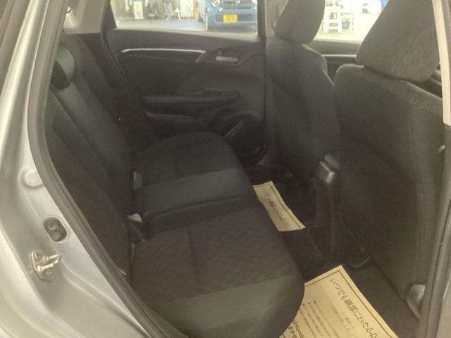 フィット １３Ｇ・Ｌパッケージ　メモリーナビ　リアカメラ　ＥＴＣ　軽減ブレーキ　Ｂカメ　Ｓキー　フルセグ　フルオートエアコン　ナビＴＶ　リモコンキー　サイドＳＲＳ　横滑り防止機能　エアバック　アイスト　パワーウィンド　Ｗエアバッグ（13枚目）