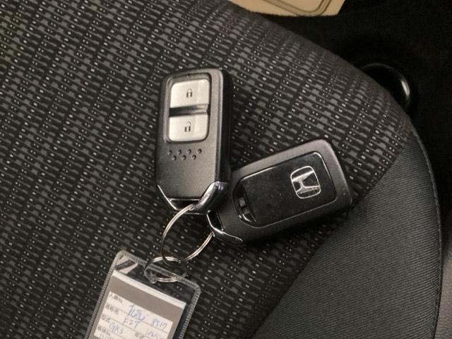 フィット １３Ｇ・Ｌパッケージ　メモリーナビ　リアカメラ　ＥＴＣ　軽減ブレーキ　Ｂカメ　Ｓキー　フルセグ　フルオートエアコン　ナビＴＶ　リモコンキー　サイドＳＲＳ　横滑り防止機能　エアバック　アイスト　パワーウィンド　Ｗエアバッグ（18枚目）