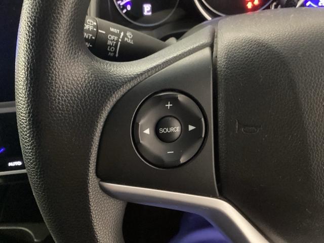 フィット １３Ｇ・Ｌパッケージ　メモリーナビ　リアカメラ　ＥＴＣ　軽減ブレーキ　Ｂカメ　Ｓキー　フルセグ　フルオートエアコン　ナビＴＶ　リモコンキー　サイドＳＲＳ　横滑り防止機能　エアバック　アイスト　パワーウィンド　Ｗエアバッグ（20枚目）