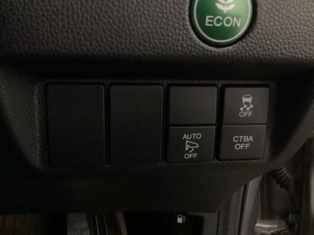 フィット １３Ｇ・Ｌパッケージ　メモリーナビ　リアカメラ　ＥＴＣ　軽減ブレーキ　Ｂカメ　Ｓキー　フルセグ　フルオートエアコン　ナビＴＶ　リモコンキー　サイドＳＲＳ　横滑り防止機能　エアバック　アイスト　パワーウィンド　Ｗエアバッグ（21枚目）