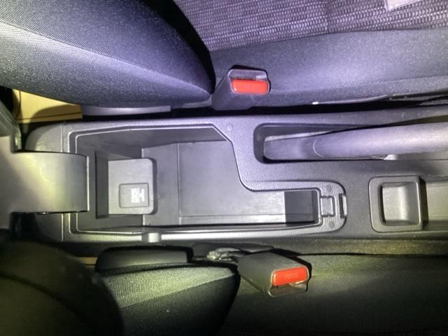 フィット １３Ｇ・Ｌパッケージ　メモリーナビ　リアカメラ　ＥＴＣ　軽減ブレーキ　Ｂカメ　Ｓキー　フルセグ　フルオートエアコン　ナビＴＶ　リモコンキー　サイドＳＲＳ　横滑り防止機能　エアバック　アイスト　パワーウィンド　Ｗエアバッグ（22枚目）