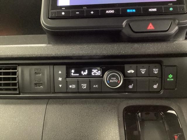 N-BOXカスタム ベースグレード HondaCONNECT対応純正メモリーナビ ドラレコ USB接続 CMBS Dレコ ベンチシート オートエアコン スマートキ LED 盗難防止装置 クルコン ETC バックカメラ フルセグTV(15枚目)